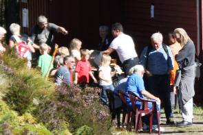 K fre plsegrillen og kakebordet.
