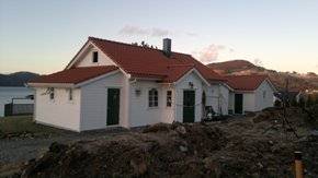 Brann i hytte p Dommersnes (Klikk for stort bilde)  Foto: Kre Skartland