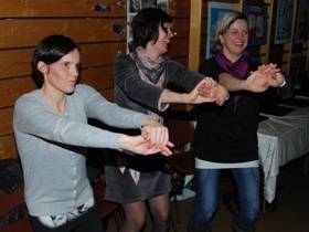Torunn Fredriksen, Ingrid Langelandsvik og Anne Brit Nesheim var mellom dei som prvde seg p dansen.