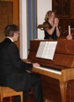 Sunniva Tveit syng med Arne Tveit på piano.